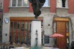 013b