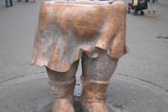 085d